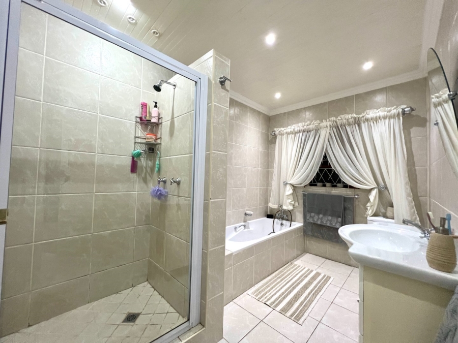 4 Bedroom Property for Sale in Walmer Downs Eastern Cape